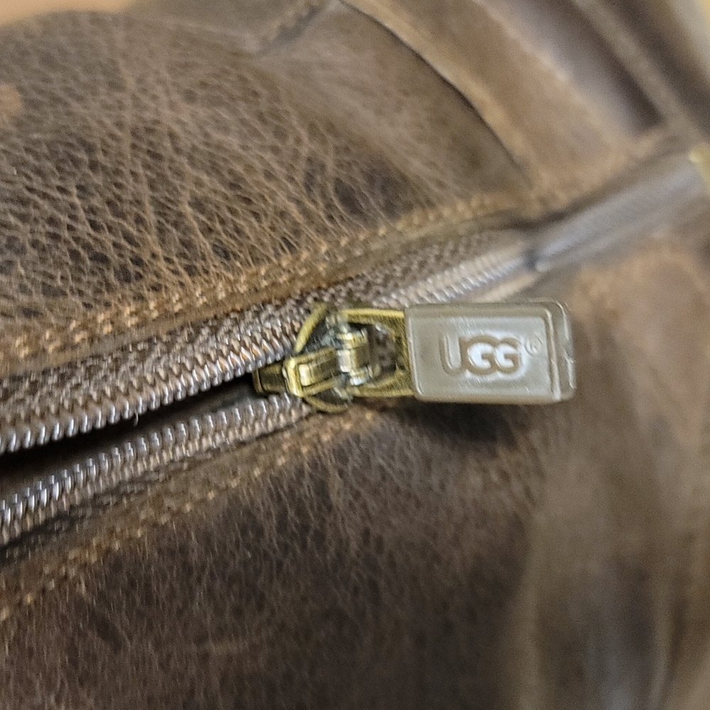 👢Authentic UGG Leather Boots - Picture 17 of 17